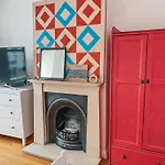 Gorgeous London 3 Bed Home With Garden Office By Staybynumbers